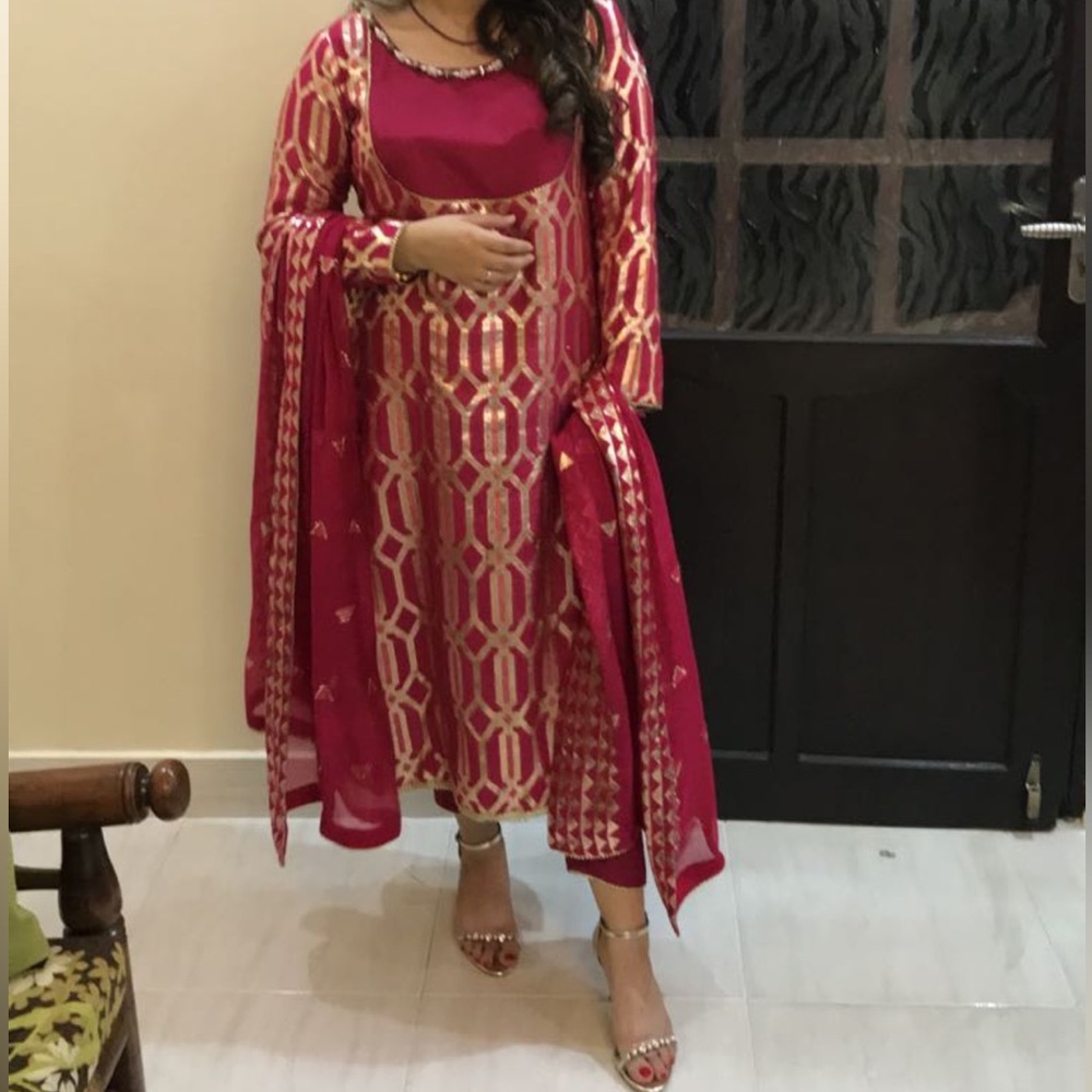 Pakistani Indian style mehandi Banarsi Outfit